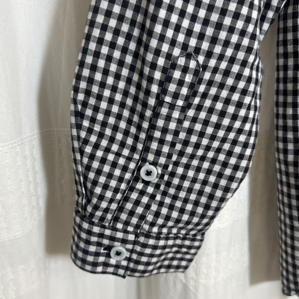 BeachLunchLounge Gingham Button Down With Floral Embroidery - Picture 4 of 6